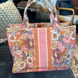 Boutique carpet bag